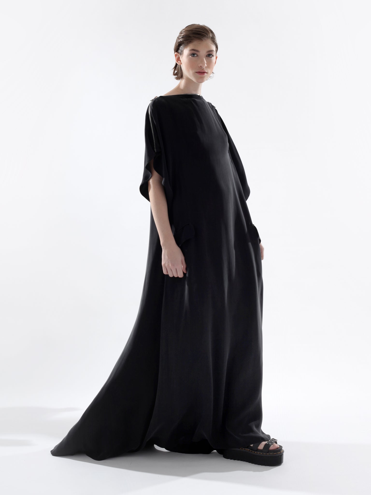 SCULPTED FLOW DRESS