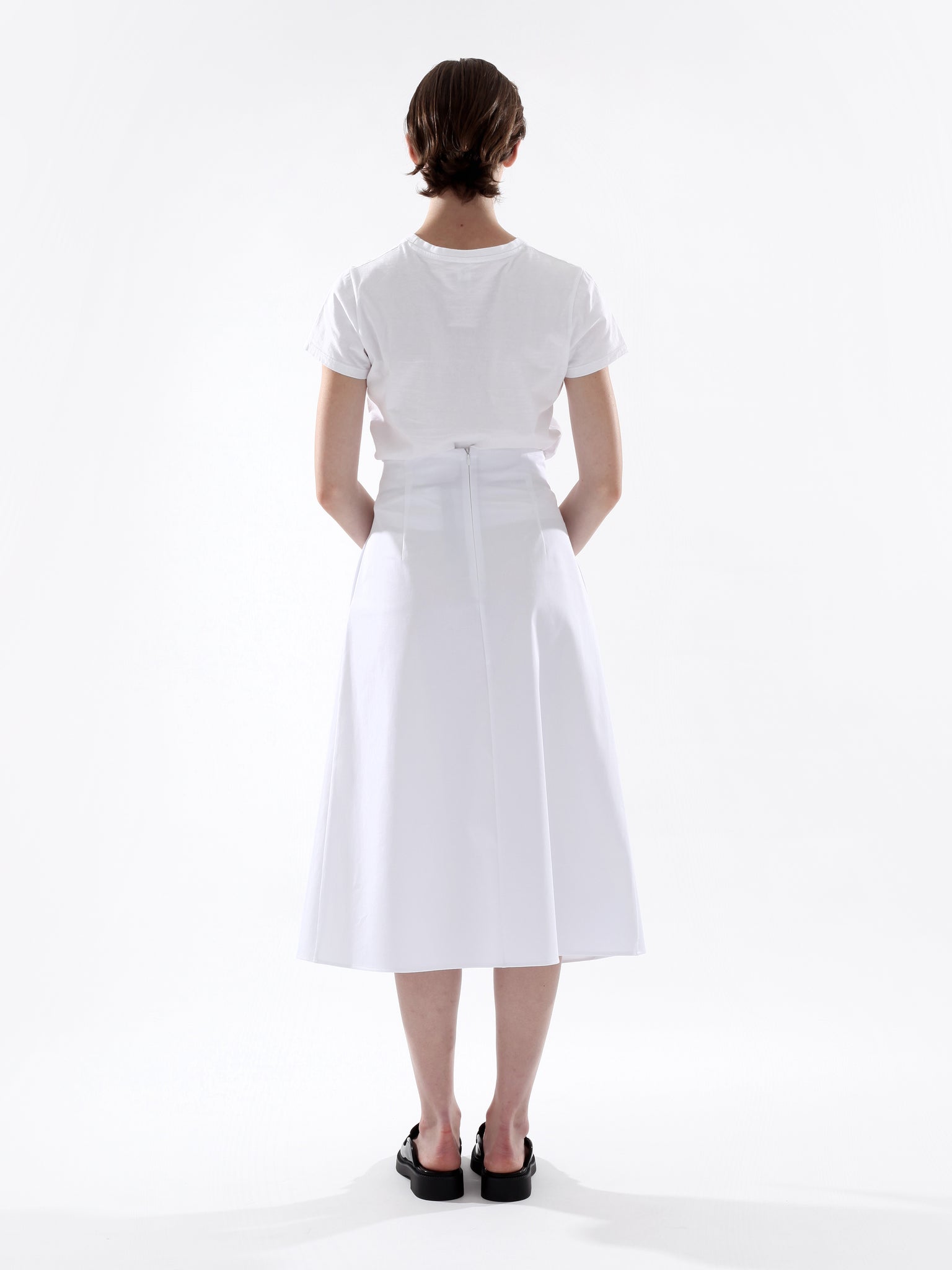 WHITE PLEAT SKIRT